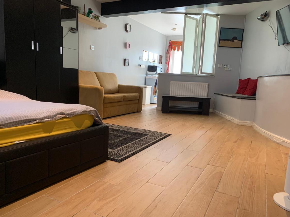 Studio Apartment - Entire Lower Ground Floor - Only 7 Mins Walk Kings Cross St Pancras Station London Eksteriør bilde